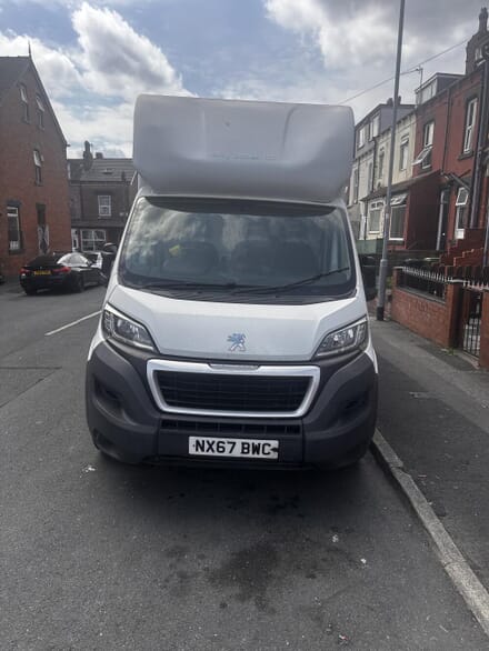 Man with a Van Leeds, Eduard balios