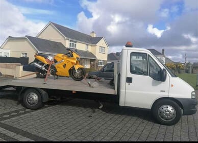 H&M car transport van