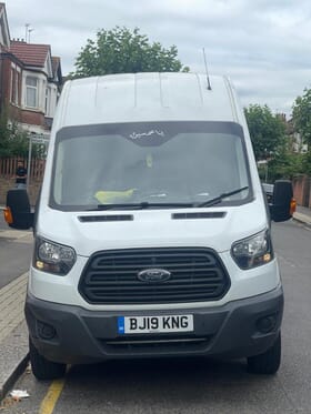 Hamxa Logistics van