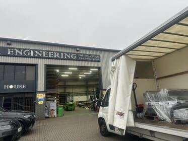 Am global logistics van
